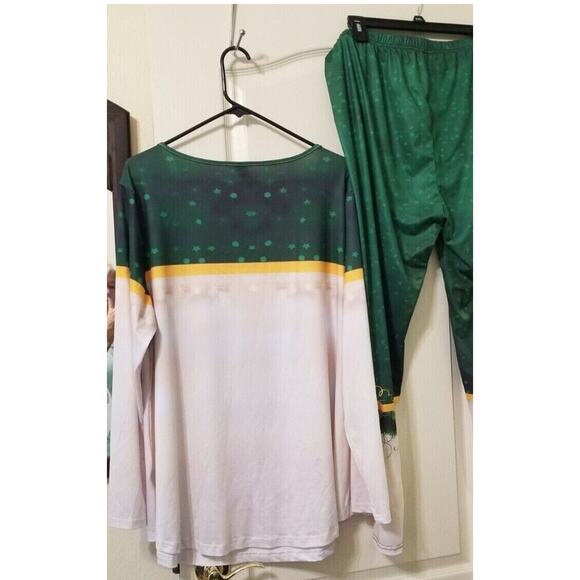 Woman's Unbranded Christmas Pajama Set w-Slippers Size XXL Lng Sleeves - EUC - Picture 3 of 11